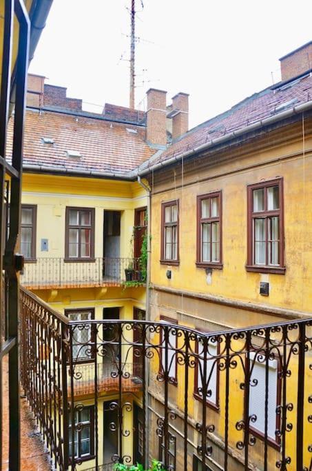 Bright And Cozy - City Center Apt Budapest Exterior foto