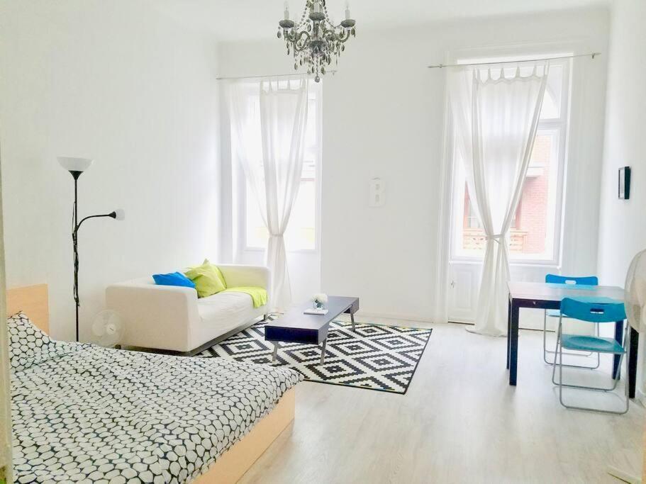 Bright And Cozy - City Center Apt Budapest Exterior foto