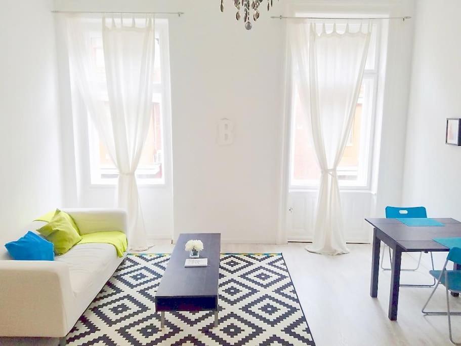 Bright And Cozy - City Center Apt Budapest Exterior foto